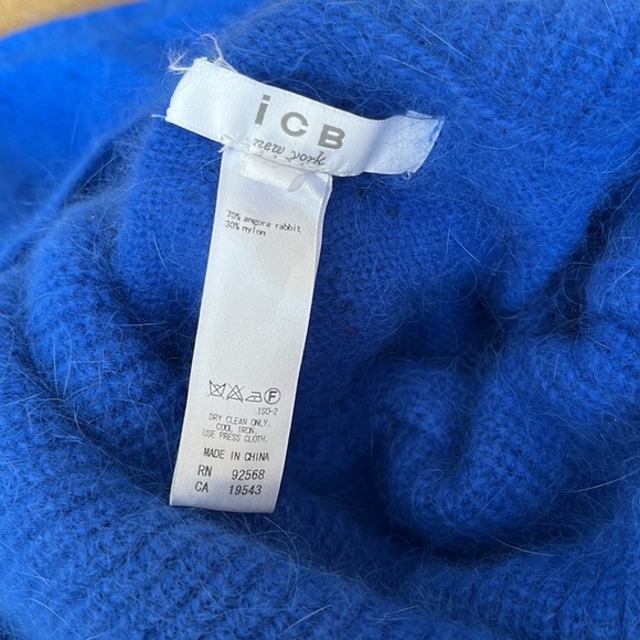 iCB New York, piercing blue angora rabbit turtleneck sweater w/ cut off sleeves - Picture 8 of 8